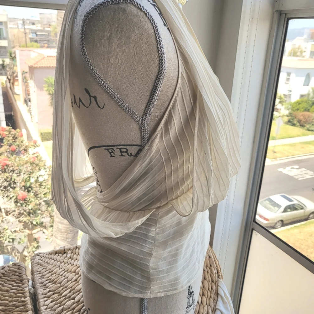 BCBG MaxAzaria Unique sexy blouse - Picture 2 of 9